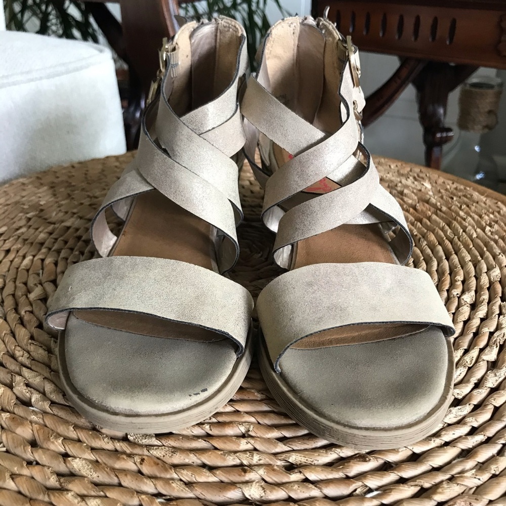 Girls tan sandals size 1